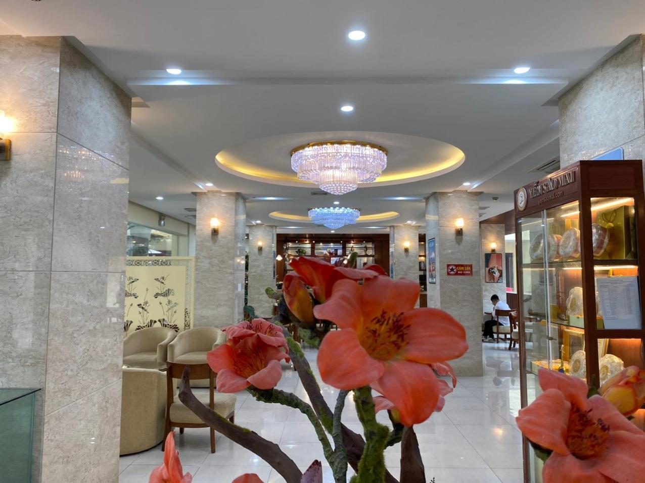 NguyẽN QuyèN Hotel Hanoi Exterior photo