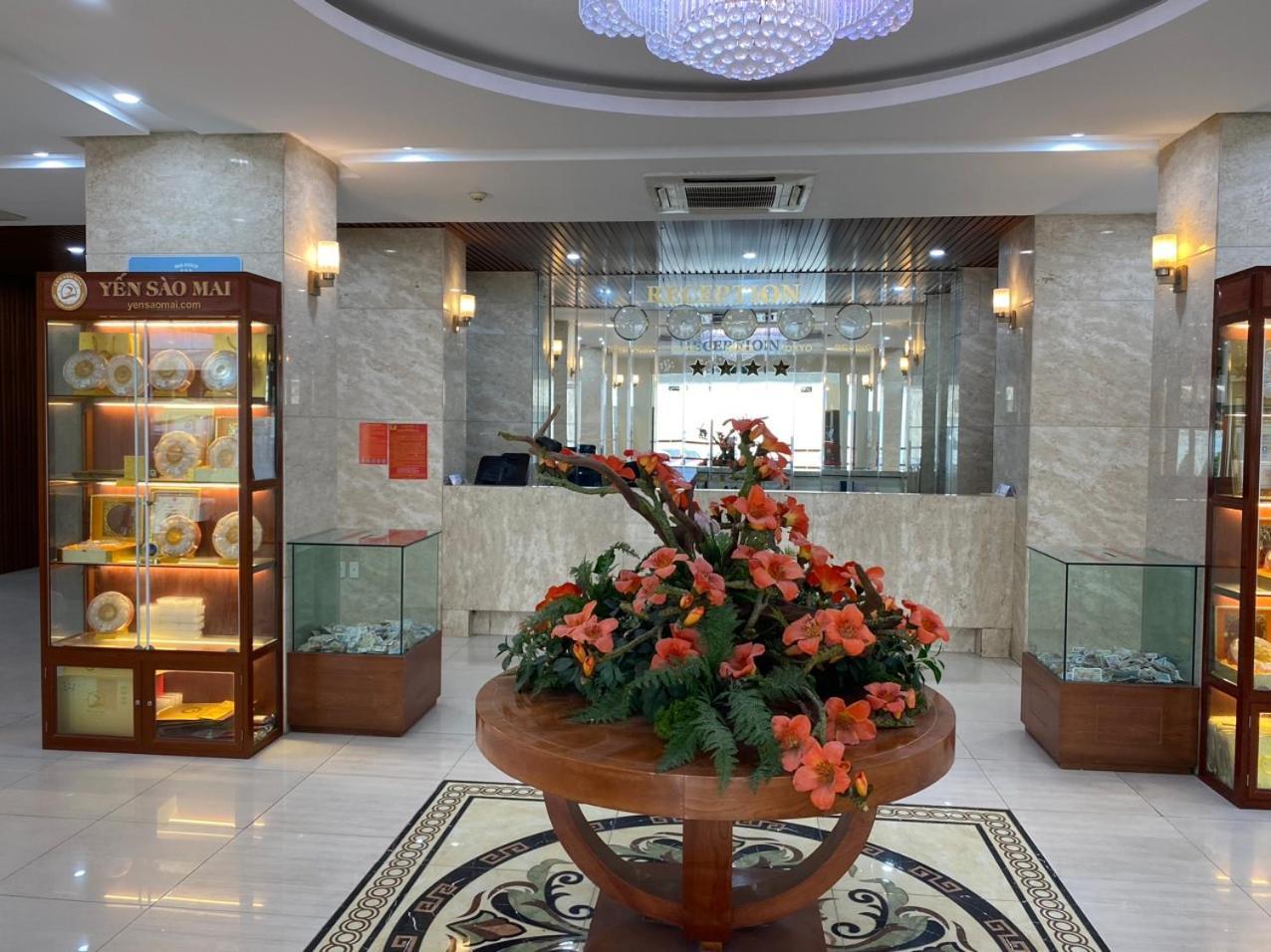 NguyẽN QuyèN Hotel Hanoi Exterior photo